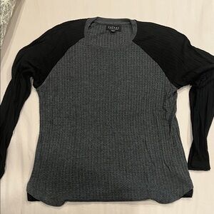 Velvet by Graham & Spencer Gray and Black Long Sleeve Waffle KnitTop